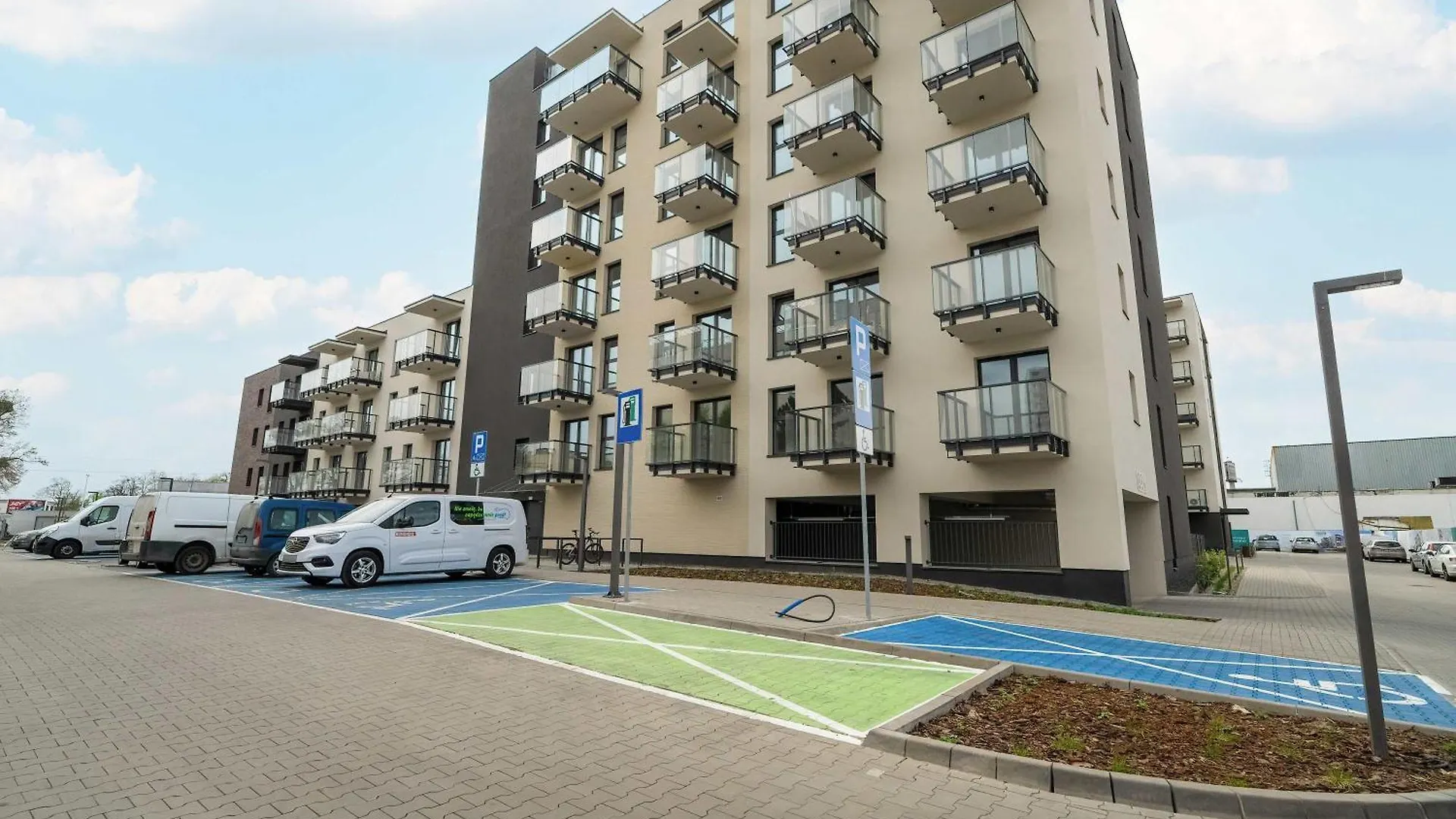 Tasteful Apartment With Parking And Gym By Noclegi Renters Poznaň