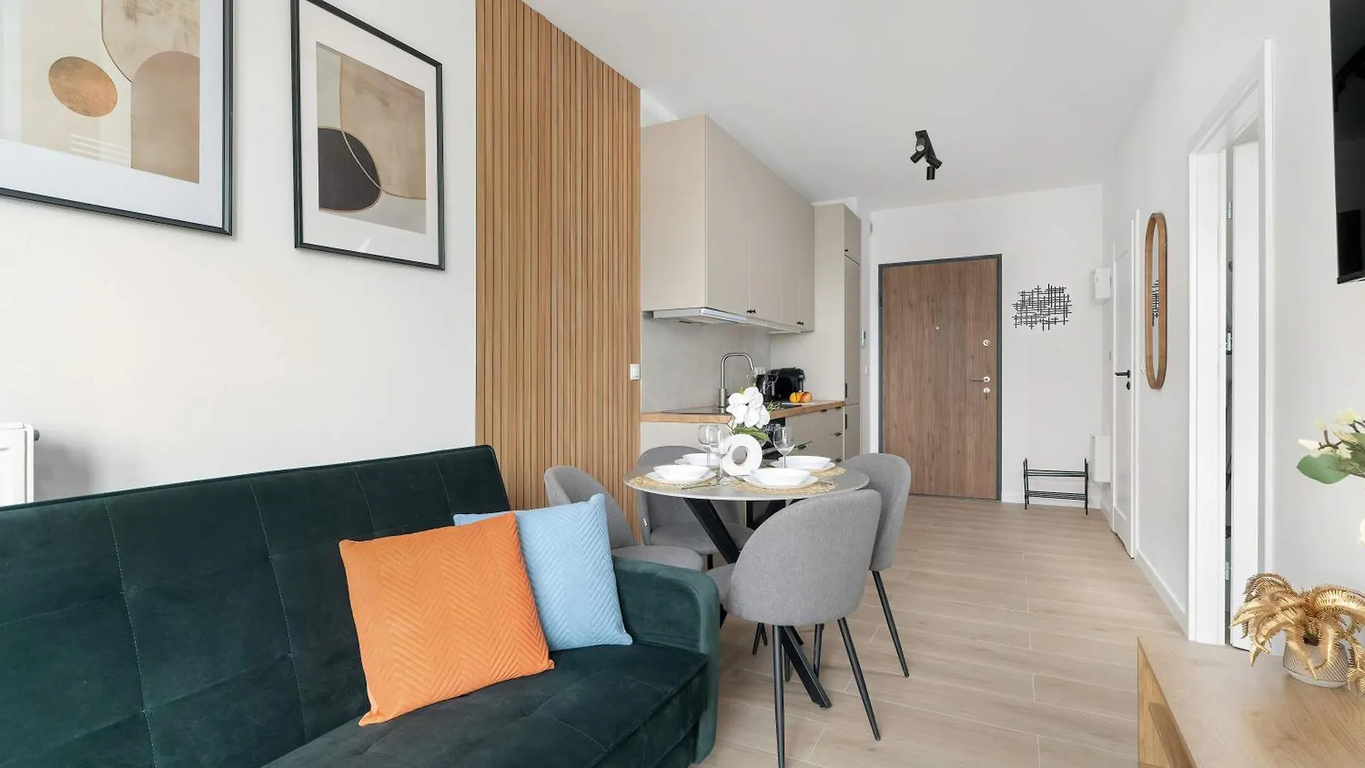 Tasteful Apartment With Parking And Gym By Noclegi Renters Poznaň